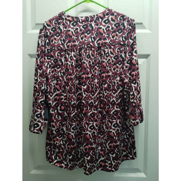 Wonderly Size 1X Burgandy Animal Print Leopard Cheetah Popover 3/4 Sleeves Top - Picture 2 of 6